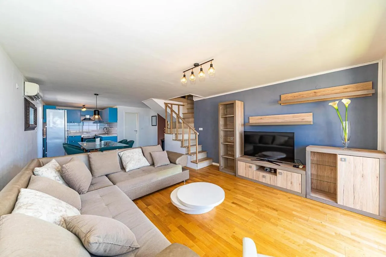 City Apartment Split 0*,